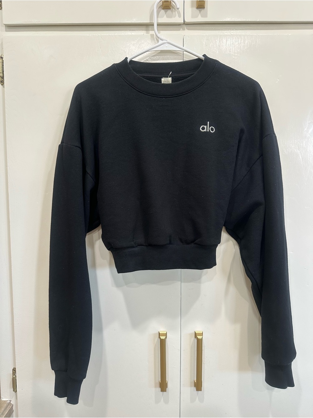 ALO Yoga Black Cropped Crew Sweatshirt with Small Logo